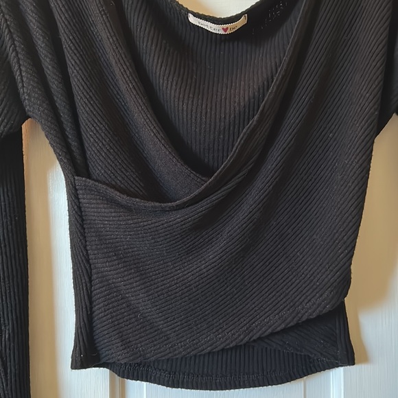NWT crossover black long sleeve cropped sweater - Picture 2 of 3